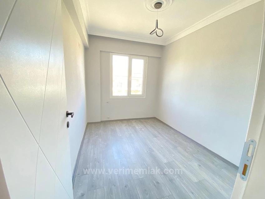 Ürkmez De Çarşı Merkezinde Denize 300M2 Kiralık 2+1 Daire