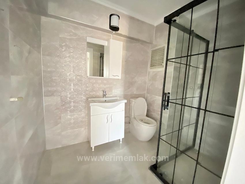 Ürkmez De Çarşı Merkezinde Denize 300M2 Kiralık 2+1 Daire