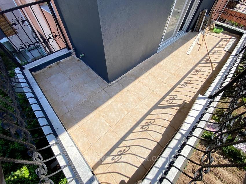 Ürkmez De Çarşı Merkezinde Denize 300M2 Satılık 2+1 Daire