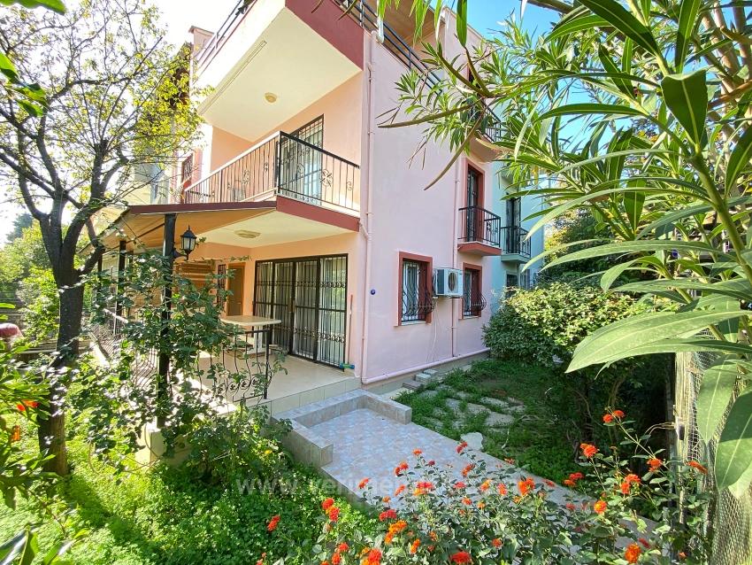 Ürkmez De Merkezinde Denize 400M Bahçeli Satılık 5+1 Villa