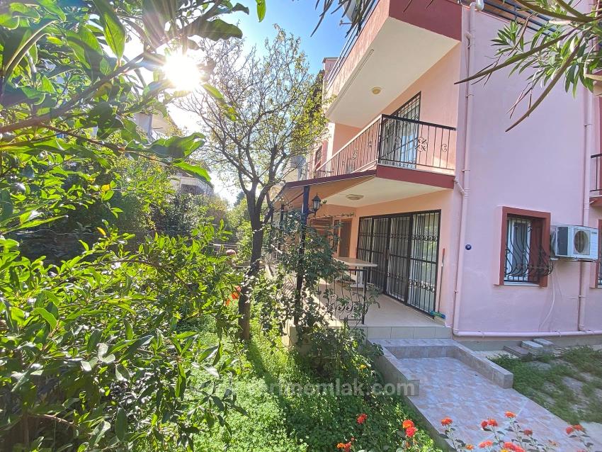 Ürkmez De Merkezinde Denize 400M Bahçeli Satılık 5+1 Villa