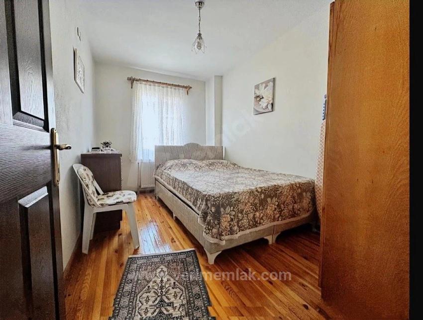 Ürkmez De Merkezinde Denize 400M Bahçeli Satılık 5+1 Villa