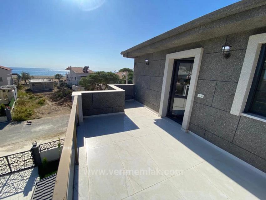 Gümüldür De Denize 50M2 Havuzlu Bahçeli Satılık Yazlık Villa
