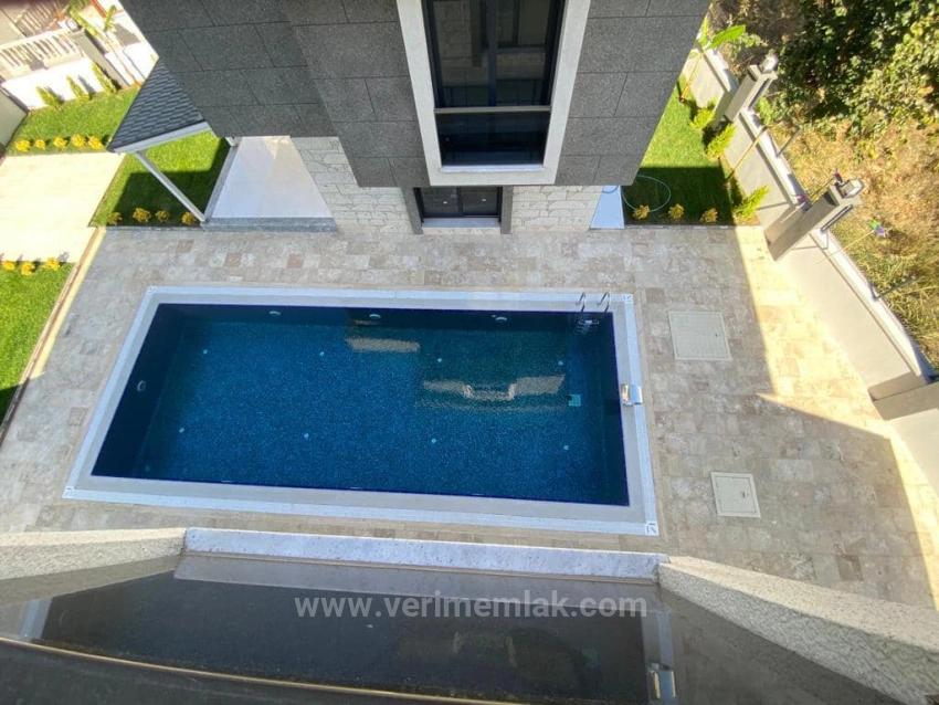 Gümüldür De Denize 50M2 Havuzlu Bahçeli Satılık Yazlık Villa