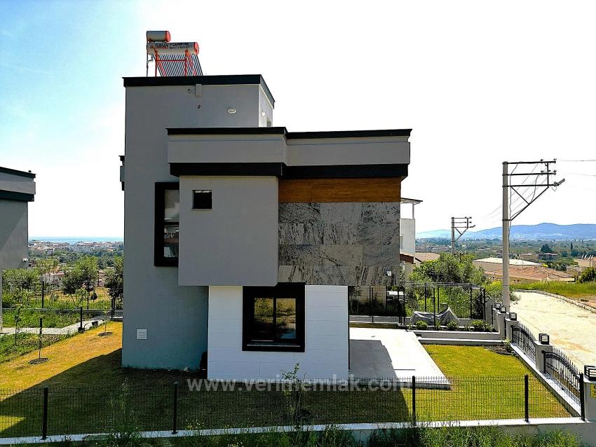 ​Seferihisar’da Modern Mimari: 3+1 Alttan Isıtmalı, Müstakil Bahçeli Keyif Villa