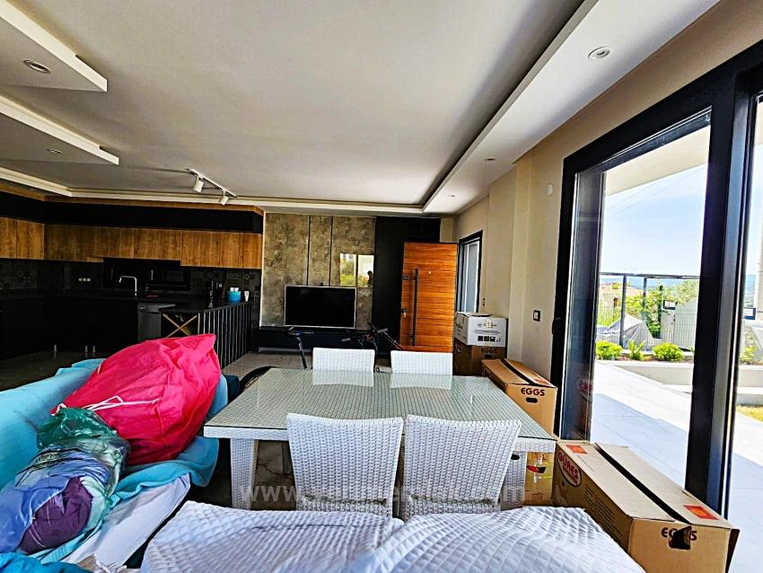 ​Seferihisar’da Modern Mimari: 3+1 Alttan Isıtmalı, Müstakil Bahçeli Keyif Villa