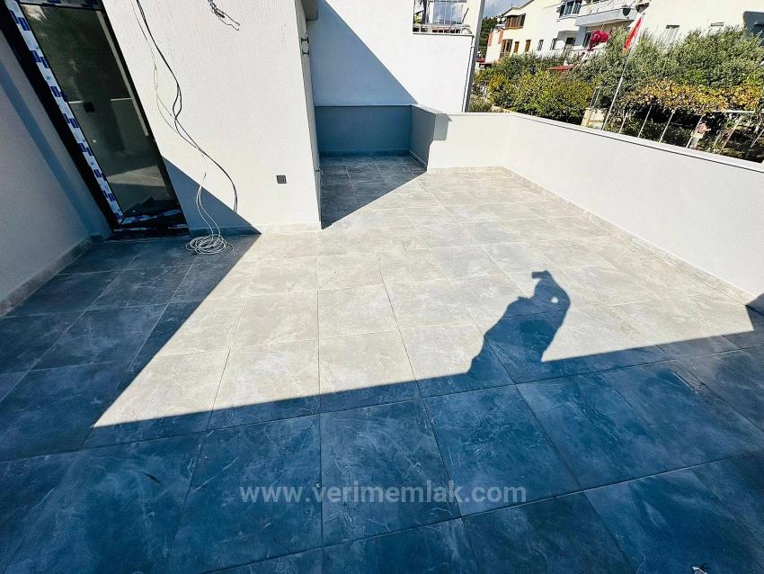 Seferihisar Ürkmez De Satılık Geniş Bahçeli 2+1 Villa