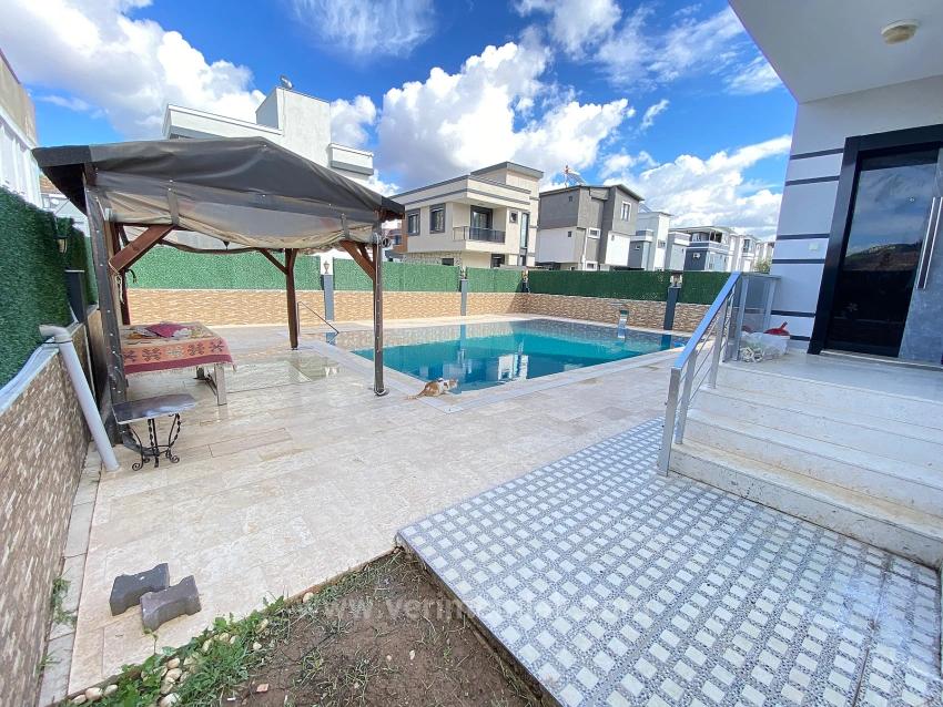 Doğanbeyde Tek Mustakil Havuzlu Satılık 3+1 Villa