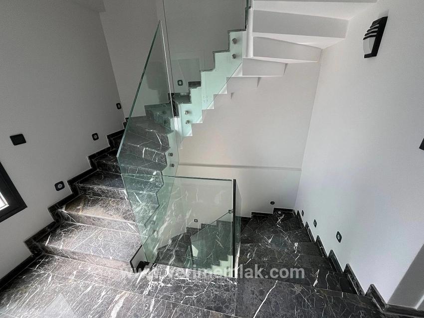Menderes Özdere Çukuraltı Mah. Satılık 3+1 Villa - 280 m²