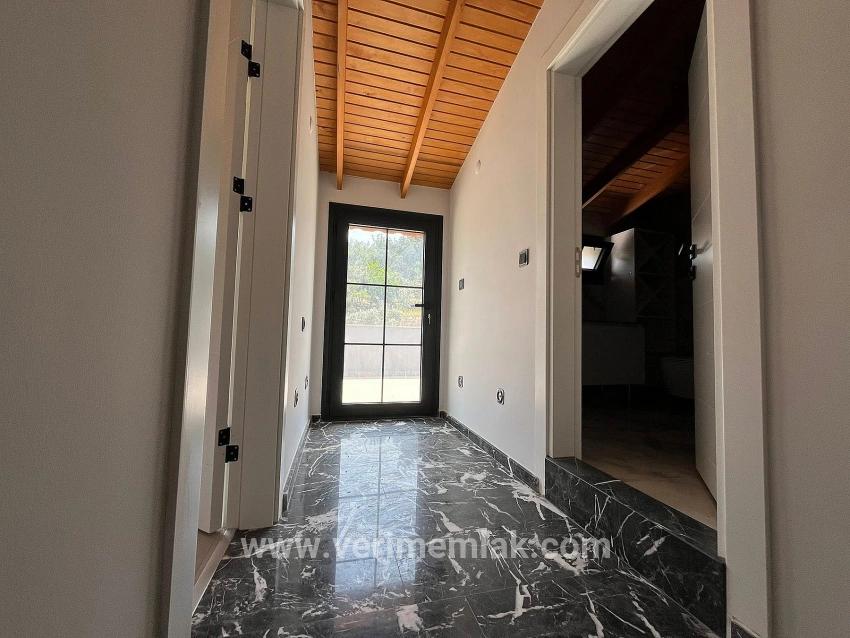Menderes Özdere Çukuraltı Mah. Satılık 3+1 Villa - 280 m²