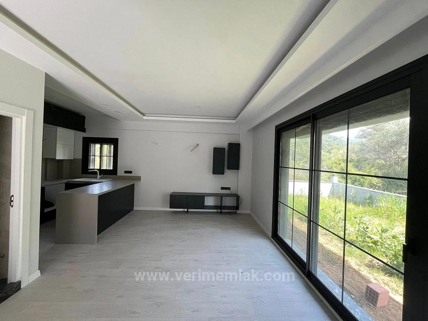 Özdere'de Denize Yürüme Mesafesinde Modern Mimarı Satılık 3+1 Villa