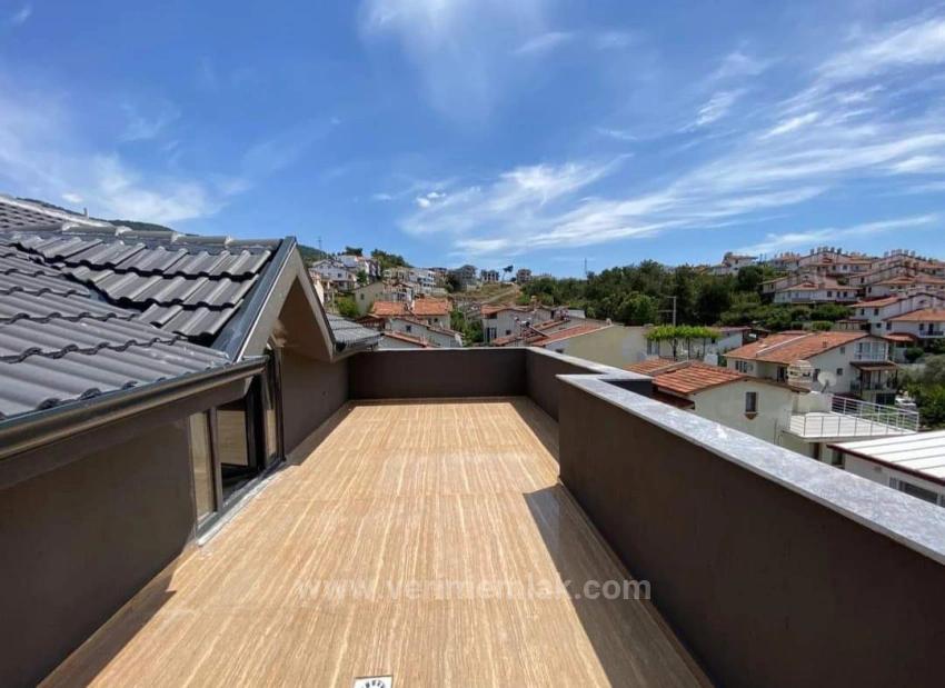 Özdere Çukuraltı Merkez'de Deniz Manzaralı Geniş Bahçeli Villa