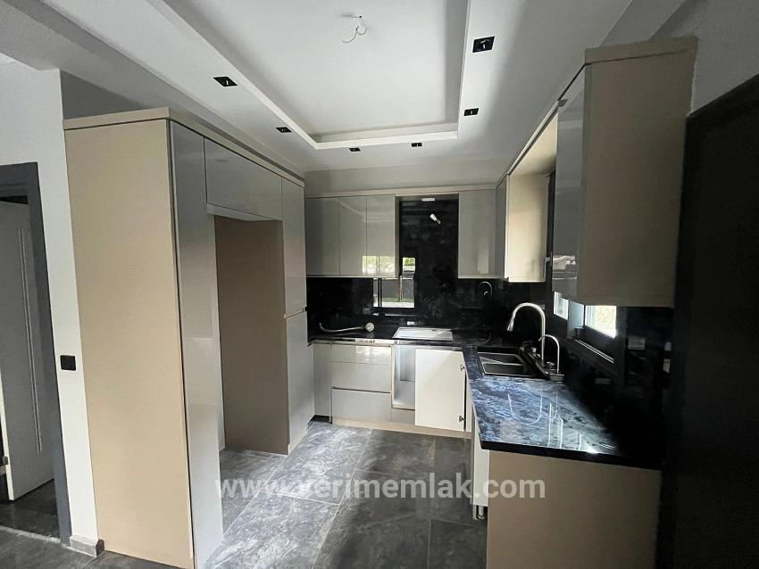 Menderes Özdere Orta Mah. Satılık 3+1 Villa - 220 m²