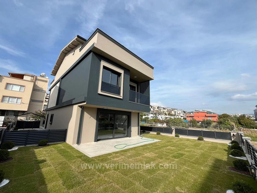 Menderes Gümüldür Denize 400Mt 3+1 Otoparklı Satılık 3+1 Villa