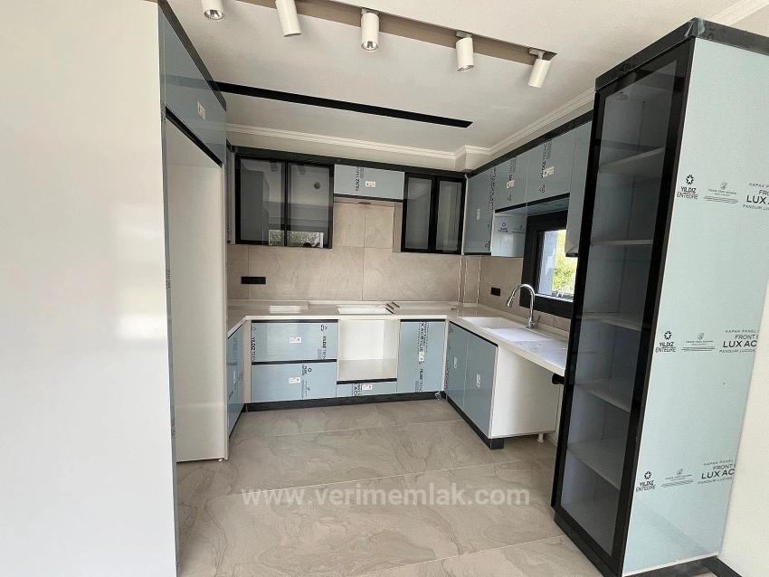 Menderes Gümüldür Denize 400Mt 3+1 Otoparklı Satılık 3+1 Villa