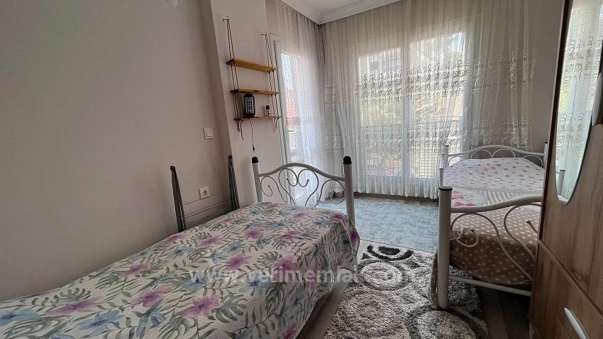 Gümüldür De, Çift Balkonlu 2+1 75 M2 Satılık Ara Kat Daire