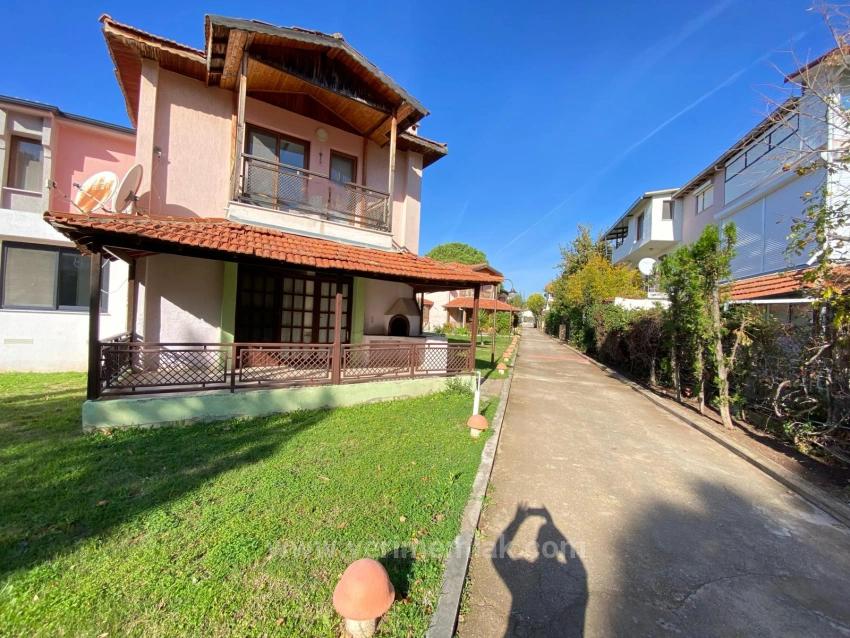 İzmir Ürkmez De Plaja 100M Havuzlu Site İçin'de 2+1 Satılık Daire