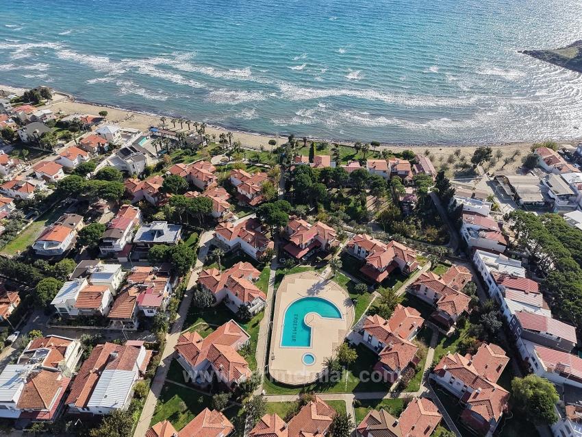 İzmir Ürkmez De Plaja 100M Havuzlu Site İçin'de 2+1 Satılık Daire