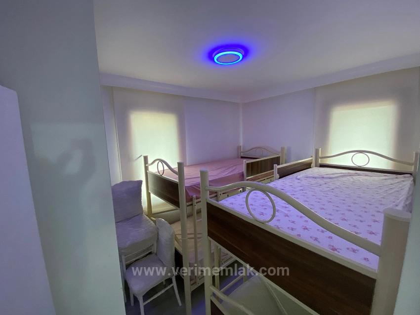 İzmir Ürkmez De Plaja 100M Havuzlu Site İçin'de 2+1 Satılık Daire