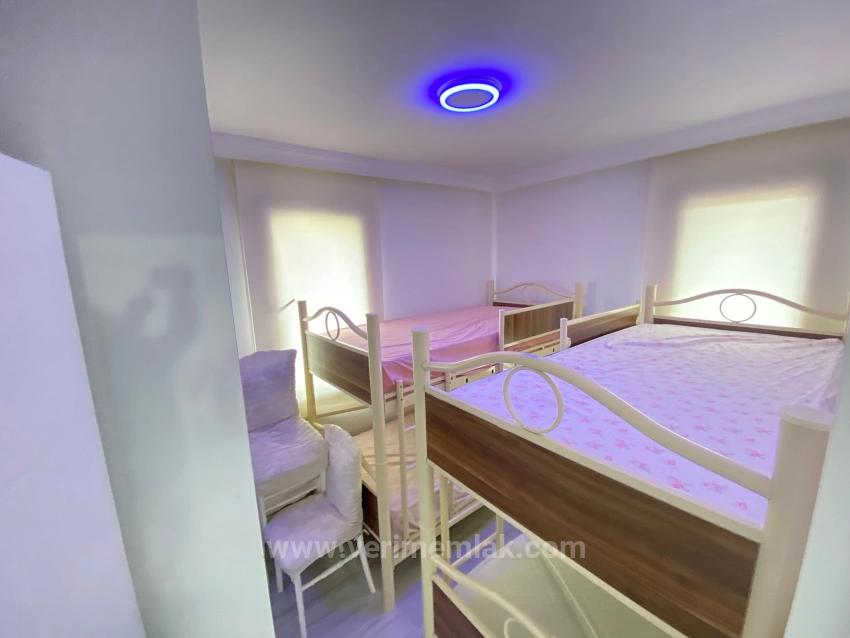 İzmir Ürkmez De Plaja 100M Havuzlu Site İçin'de 2+1 Satılık Daire