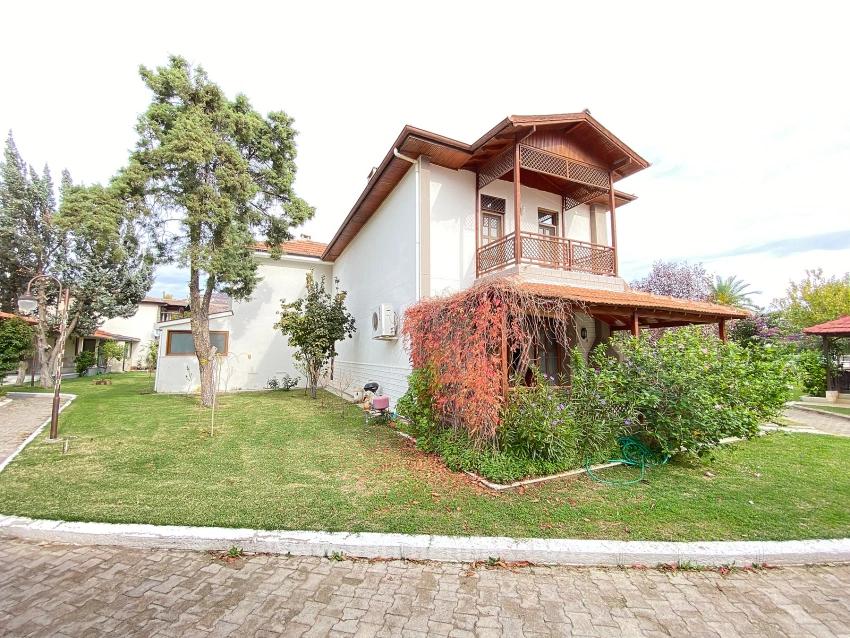 Ürkmez De Full Eşyalı Denize Sıfır Siteiçinde Satılık 3+1 Villa