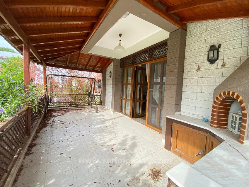 Ürkmez De Full Eşyalı Denize Sıfır Siteiçinde Satılık 3+1 Villa