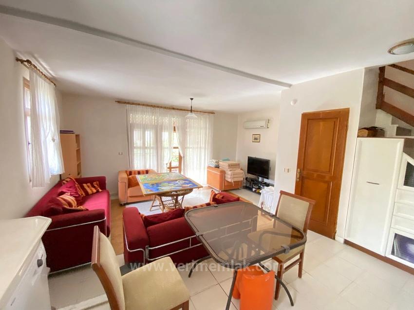 Ürkmez De Full Eşyalı Denize Sıfır Siteiçinde Satılık 3+1 Villa