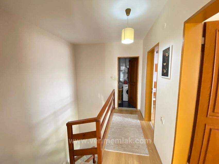 Ürkmez De Full Eşyalı Denize Sıfır Siteiçinde Satılık 3+1 Villa