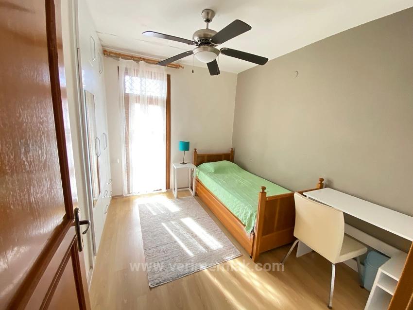 Ürkmez De Havuzlu Site İçin'de Deniz Tarafın'da 3+1 Satılık Villa