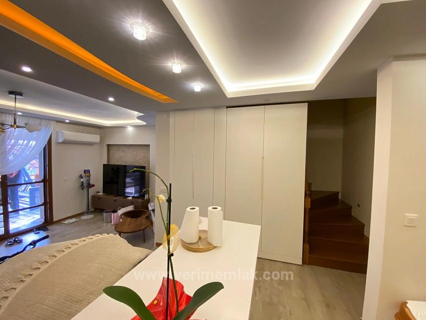 İzmir Ürkmez'de Bahçeli Masrafsız Plaja 50M 3+1 Satılık Villa