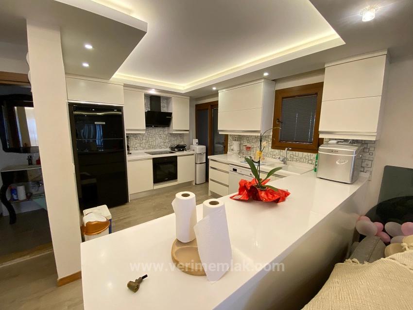 İzmir Ürkmez'de Bahçeli Masrafsız Plaja 50M 3+1 Satılık Villa