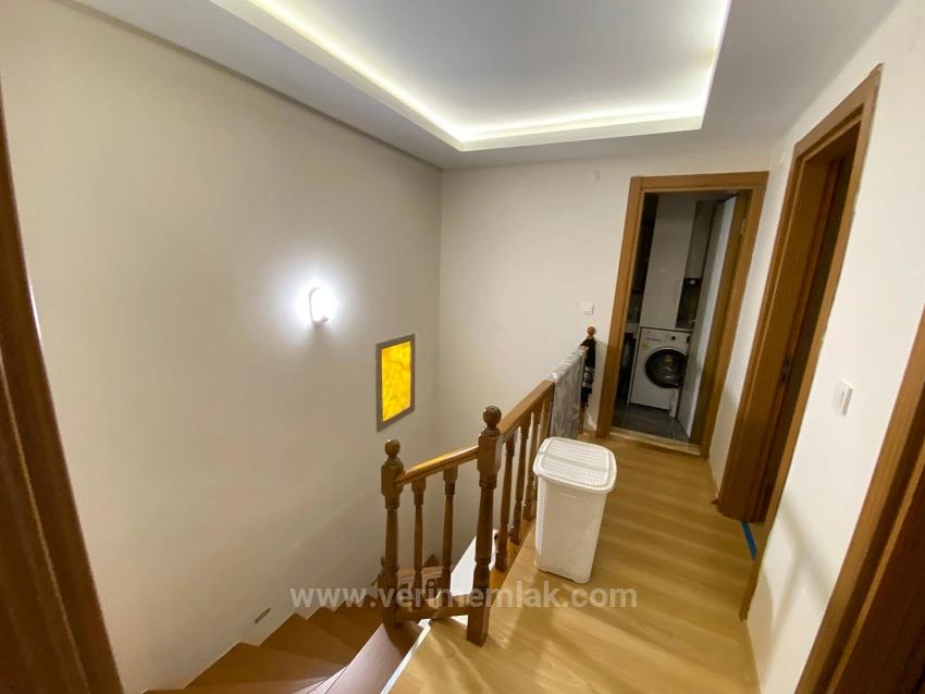 İzmir Ürkmez'de Bahçeli Masrafsız Plaja 50M 3+1 Satılık Villa