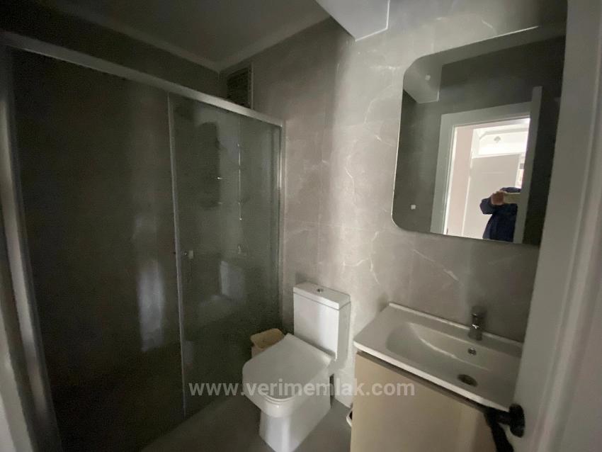 Seferihisar Erdem Tur Sitesi'nde Denize Sıfır, Havuzlu & Güvenlikli 3+1 Villa