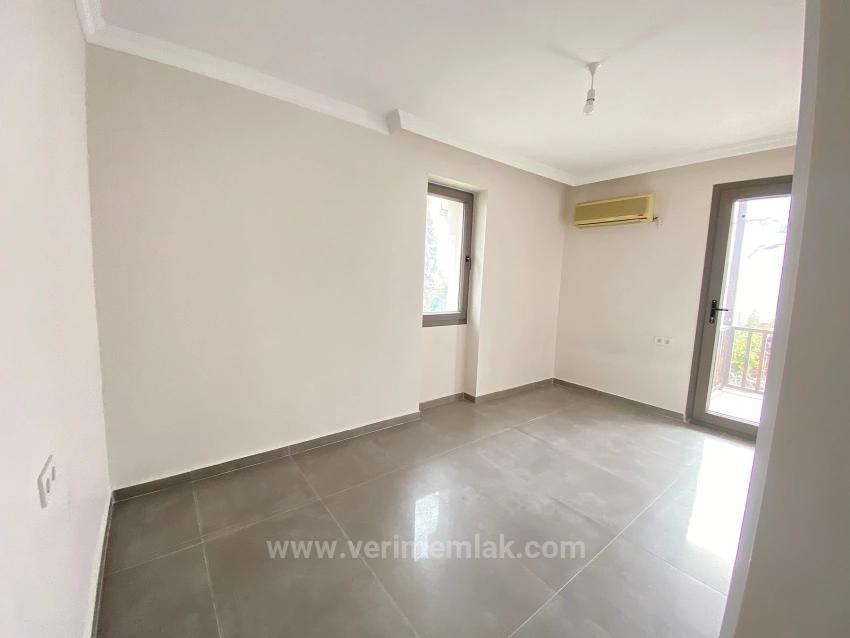 Seferihisar Erdem Tur Sitesi'nde Denize Sıfır, Havuzlu & Güvenlikli 3+1 Villa