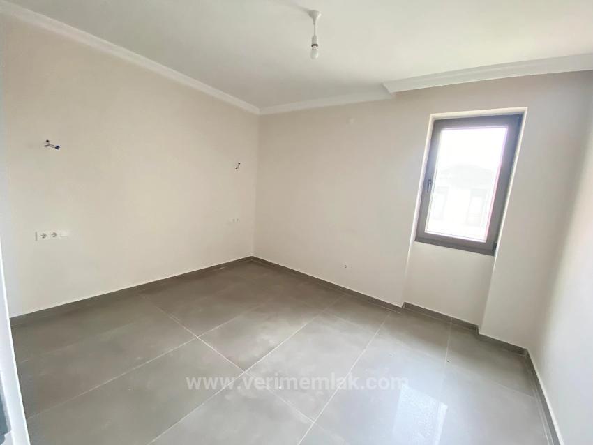 Seferihisar Erdem Tur Sitesi'nde Denize Sıfır, Havuzlu & Güvenlikli 3+1 Villa