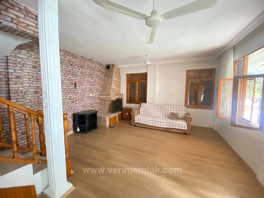 Ürkmez De Deniz Tarafında Mustakil Bahçeli Kiralık 3+1 Yazlık