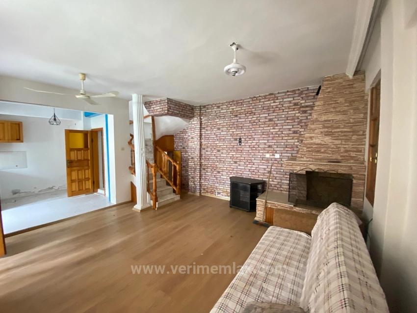 Ürkmez De Deniz Tarafında Mustakil Bahçeli Kiralık 3+1 Yazlık