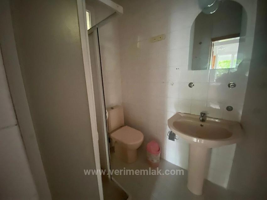 Ürkmez De Deniz Tarafında Mustakil Bahçeli Kiralık 3+1 Yazlık