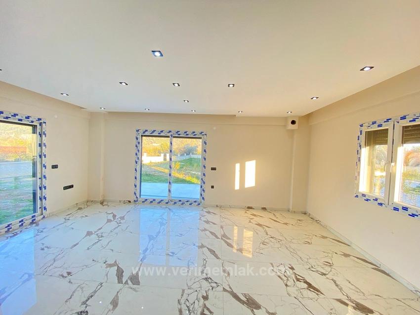 Seferihisar’kavakdere’de Oturma Ruhsatlı, Denize 4 Km Mesafede Satılık 3+1 Villa