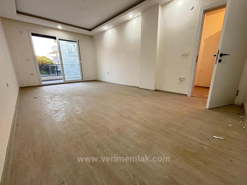 Ürkmez'de Ayrı Mutfak 130 M² 3+1 Asansörlü Satılık Daire