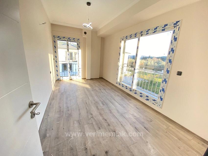 Seferihisar Kavakdere’de Modern Mimari: Müstakil Parselli 3+1 Köşe Villa