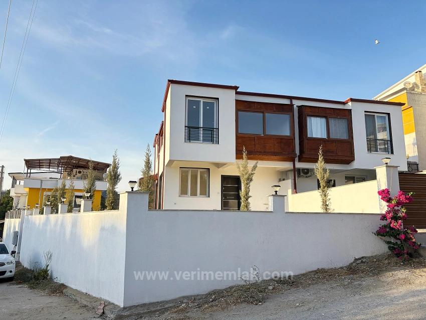 Doğanbey Payamlı Da Geniş Bahçeli Sıfır 3+1 Satılık Villa