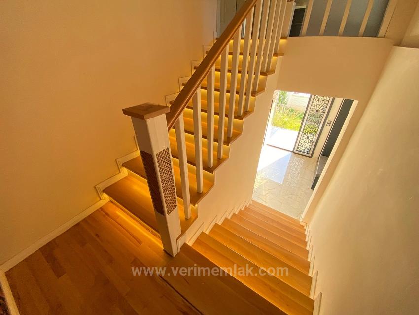 Seferihisar Kavakderede 550M² Arsa,Ultra Lüks Havuzlu 3+2 Villa