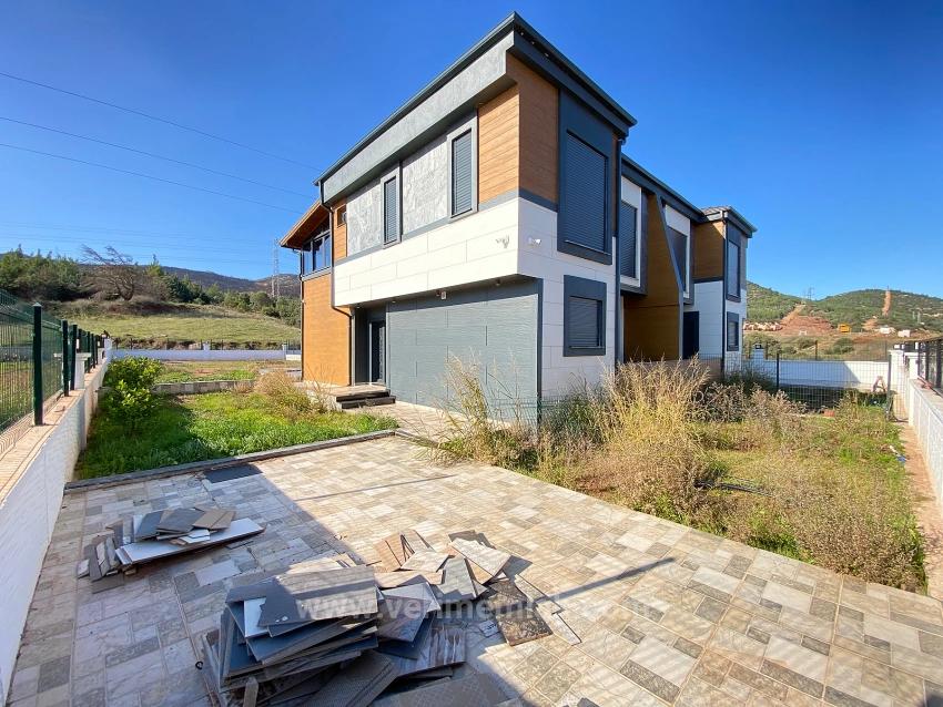 Seferihisar Kavakderede 550M² Arsa,Ultra Lüks Havuzlu 3+2 Villa