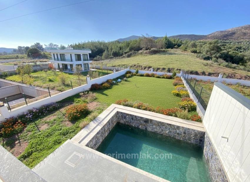 Seferihisar Kavakderede 550M² Arsa,Ultra Lüks Havuzlu 3+2 Villa