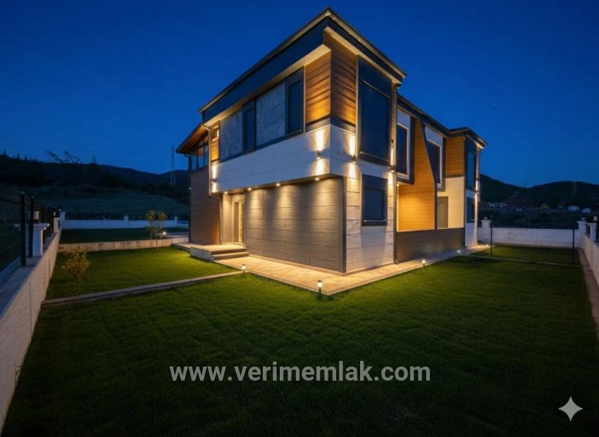 Seferihisar Kavakdere Mah. Satılık 3+2 Villa - 550 m²