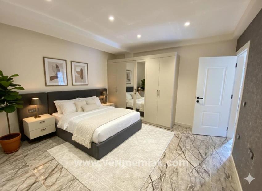 Seferihisar Kavakdere Mah. Satılık 3+2 Villa - 550 m²
