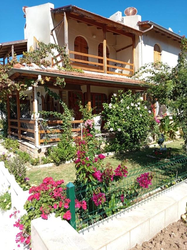Doğanbey De Denize Sıfır Siteiçersinde Yüzme Havuzu Satılık 3+1 Villa