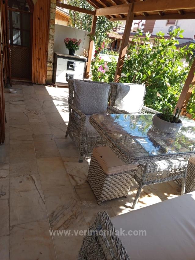 Doğanbey De Denize Sıfır Siteiçersinde Yüzme Havuzu Satılık 3+1 Villa