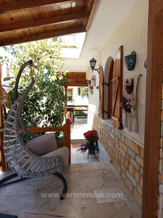 Doğanbey De Denize Sıfır Siteiçersinde Yüzme Havuzu Satılık 3+1 Villa